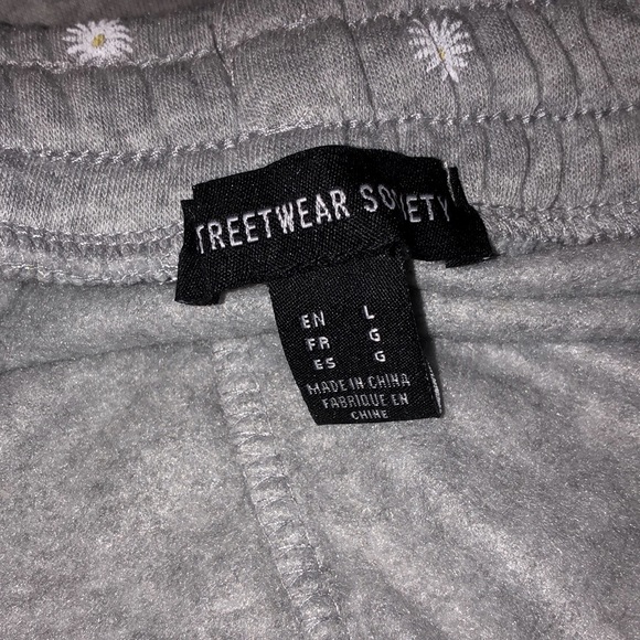 Rue 21 flower sweatpants - Picture 3 of 4